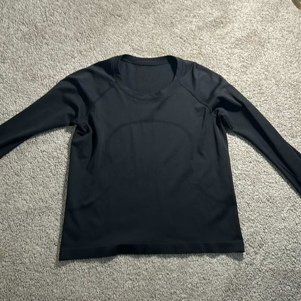 Black Lululemon swiftly